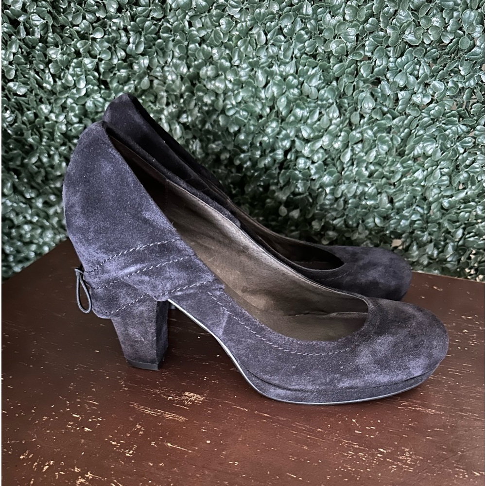 Blue suede sturdy heels. Sz 8 great for Fall Comfortable